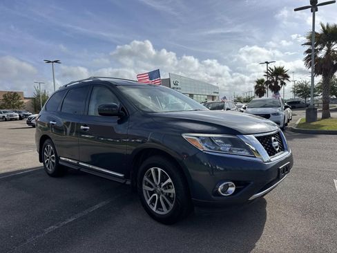 Used 2014 Nissan Pathfinder SL w/ SL Tech Package image 3