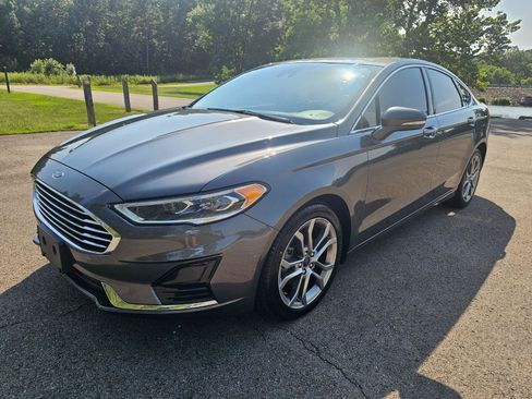 Used 2019 Ford Fusion SEL FWD image 11