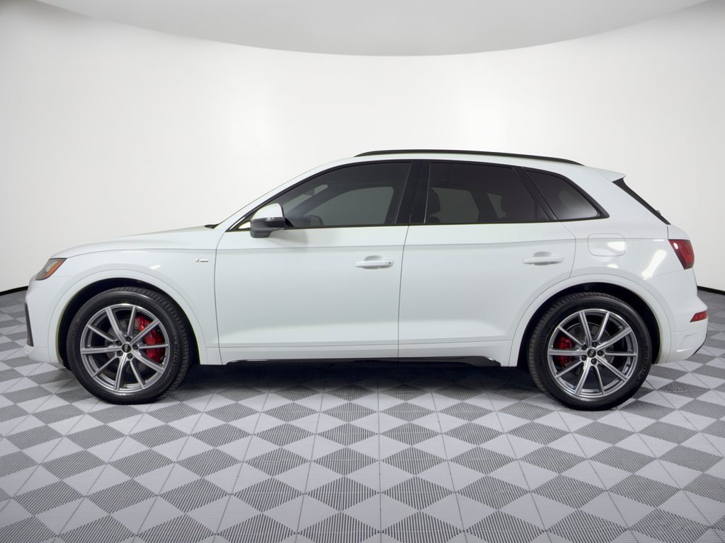 Used 2024 Audi Q5 e Premium Plus w/ Premium Plus Package AWD/4WD image 2
