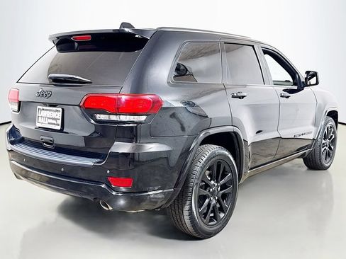 Used 2019 Jeep Grand Cherokee Altitude RWD image 4
