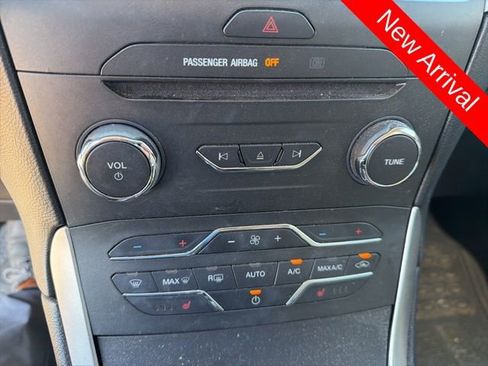 Used 2018 Ford Edge SEL w/ Equipment Group 201A image 20