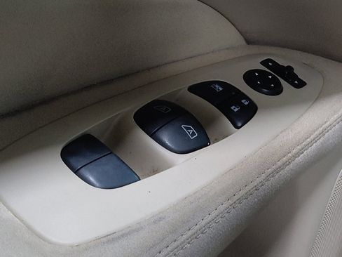 Used 2015 Nissan Pathfinder SV FWD image 27
