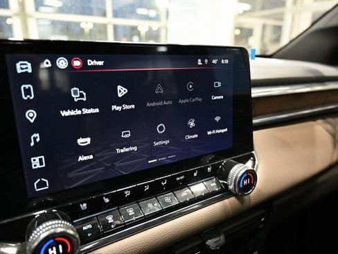 Used 2025 GMC Canyon Denali image 18