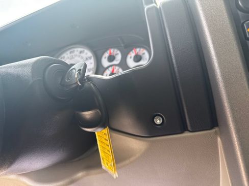 Used 2003 HUMMER H2 w/ Preferred Equipment Group AWD/4WD image 32