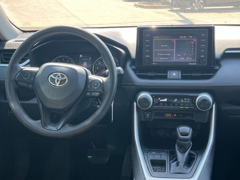 Used 2022 Toyota RAV4 LE FWD image 18
