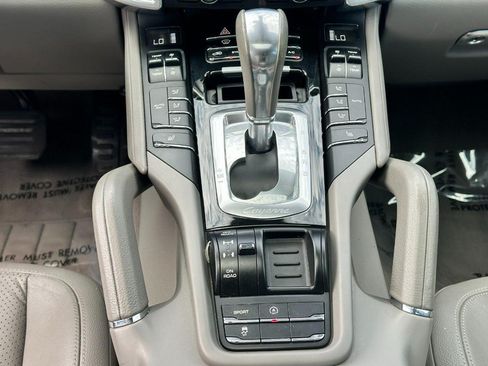 Used 2014 Porsche Cayenne AWD/4WD image 17
