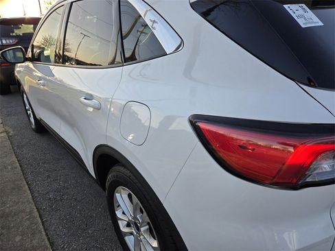 Used 2020 Ford Escape SE image 6