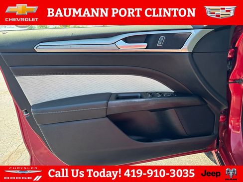 Used 2020 Ford Fusion SE w/ Equipment Group 151A FWD image 10
