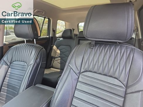 Used 2025 Volkswagen Atlas SE w/ Panoramic Sunroof Package AWD/4WD image 13