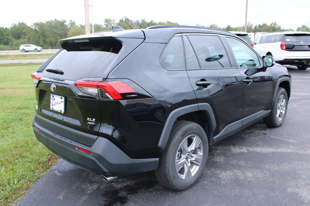 Used 2025 Toyota RAV4 XLE AWD/4WD image 14