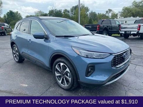 Used 2024 Ford Escape Platinum w/ Premium Technology Package AWD/4WD image 8