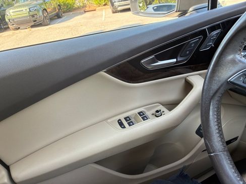 Used 2018 Audi Q7 3.0T Prestige AWD/4WD image 31