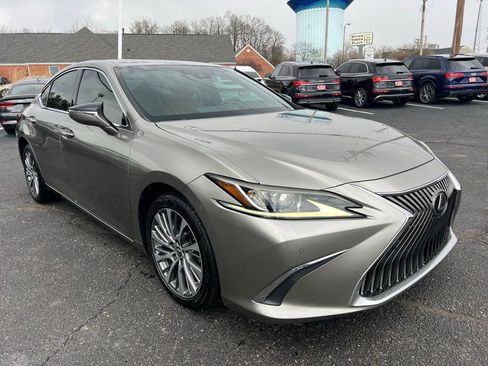 Used 2019 Lexus ES 350 F Sport w/ Premium Package image 4