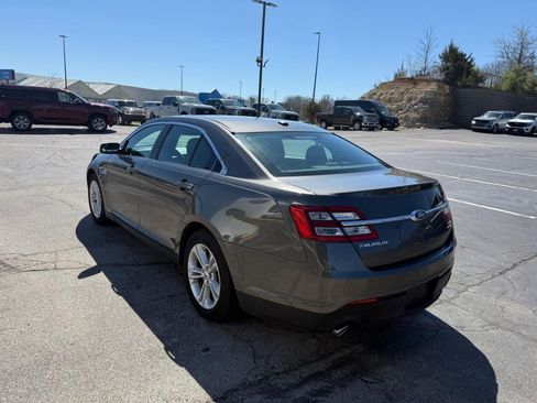 Used 2015 Ford Taurus SEL image 3