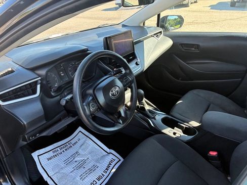 Used 2025 Toyota Corolla LE FWD image 12