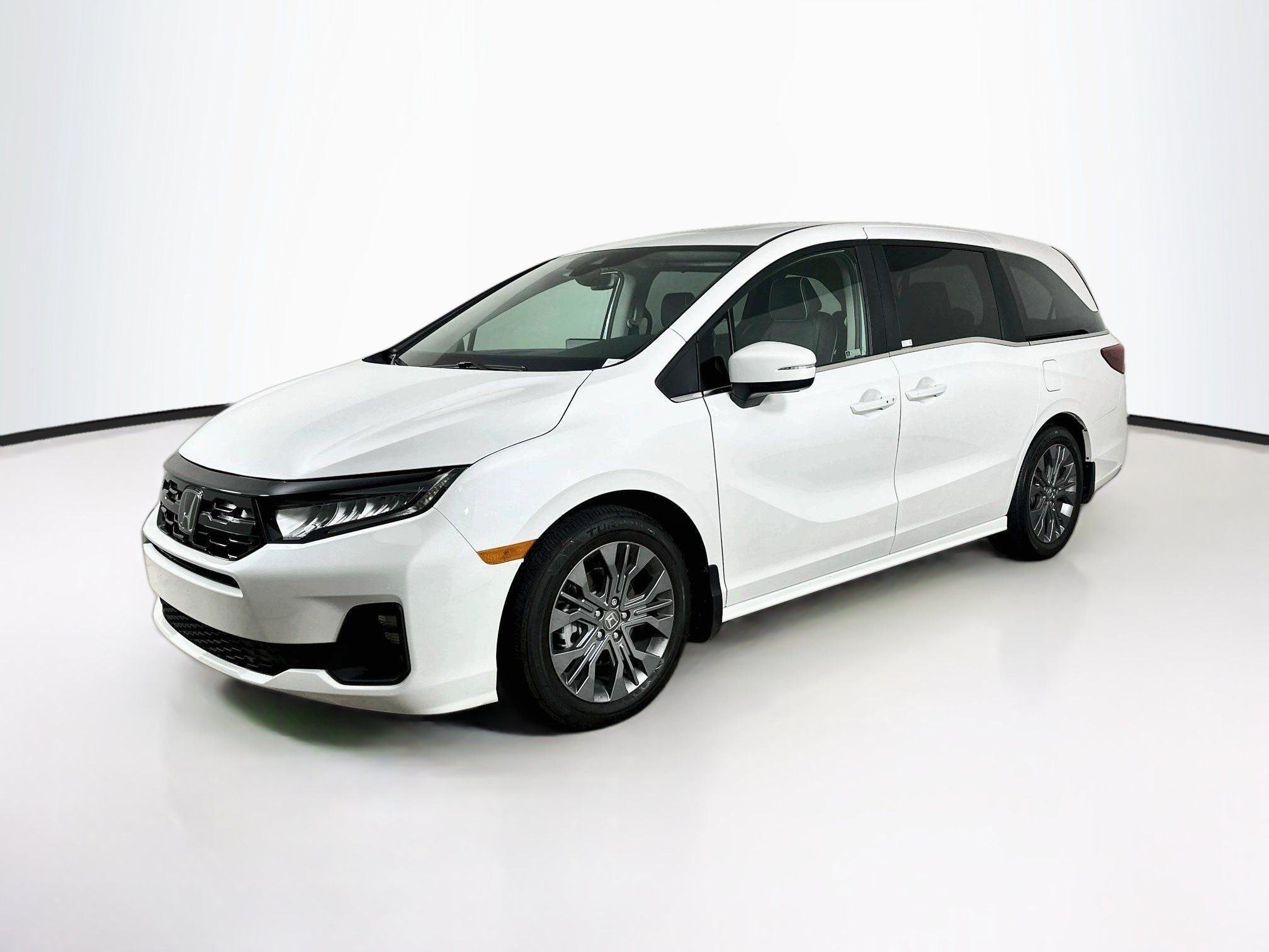 Used 2025 Honda Odyssey Touring image 3