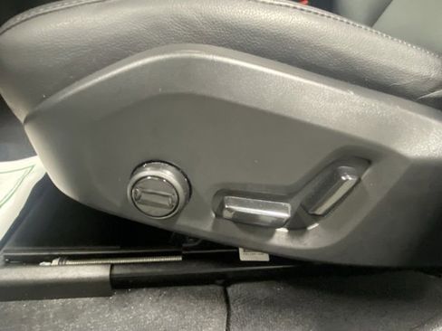 Used 2025 Volvo XC60 B5 Core image 12