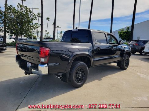 Certified 2022 Toyota Tacoma SR5 image 4