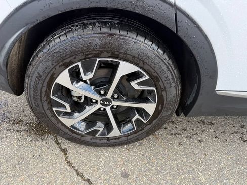 Certified 2024 Kia Sportage EX FWD image 17