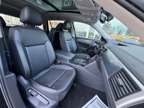 Used 2021 Volkswagen Atlas SE w/ Panoramic Sunroof Package image 11