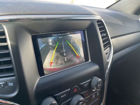 Certified 2020 Jeep Grand Cherokee Laredo image 5