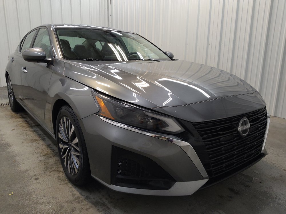 Used 2023 Nissan Altima 2.5 SV FWD image 13