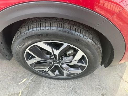 Used 2020 Kia Sportage EX image 3