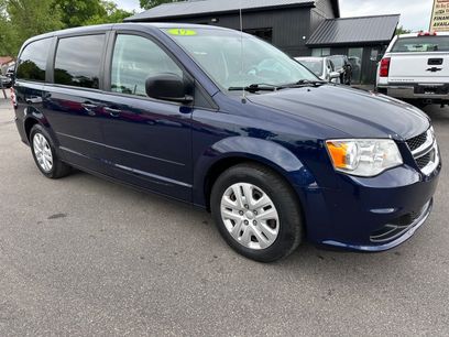 Used 2017 Dodge Grand Caravan SE w/ UConnect Hands-Free Group