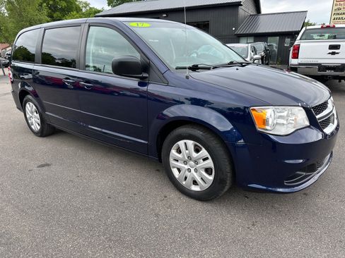 Used 2017 Dodge Grand Caravan SE w/ UConnect Hands-Free Group FWD image 1