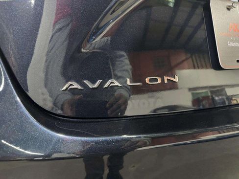 Used 2018 Toyota Avalon Limited image 46