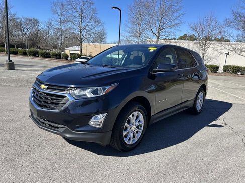 Used 2020 Chevrolet Equinox LT w/ Driver Convenience Package image 3