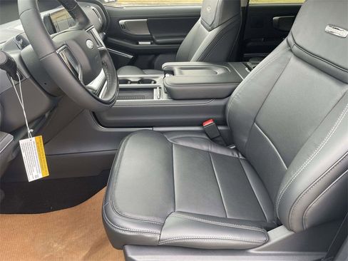 New 2025 Ford Expedition Max Platinum w/ Driver's Package image 13