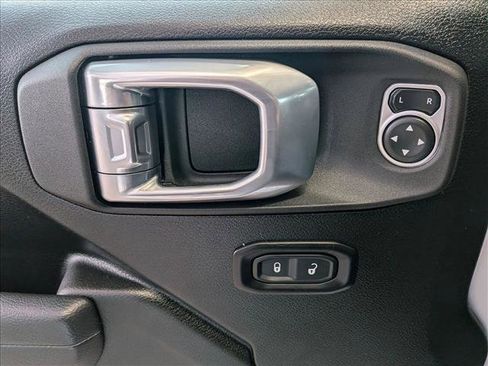 Used 2024 Jeep Wrangler Willys image 15