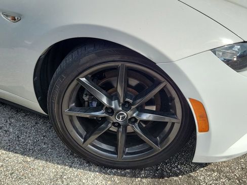Used 2017 MAZDA MX-5 Miata Club image 12