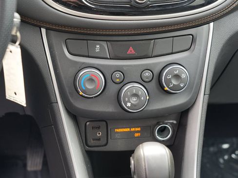 Used 2017 Chevrolet Trax LS w/ Fleet Convenience Package AWD/4WD image 23