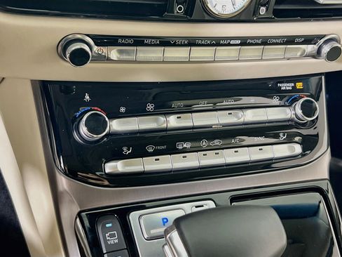 Used 2019 Genesis G90 3.3T Premium RWD image 16