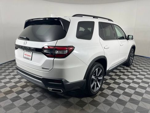 Certified 2025 Honda Pilot Touring image 5