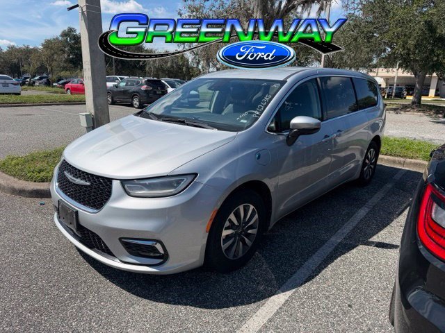 Used 2023 Chrysler Pacifica Touring-L FWD image 1