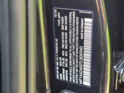 Certified 2026 Porsche Macan AWD/4WD image 37