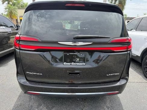 Used 2023 Chrysler Pacifica Limited FWD image 4