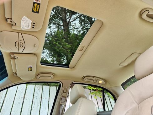 Used 2002 Lincoln Continental image 9