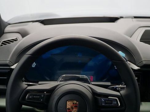 New 2026 Porsche Macan 4 Electric image 18