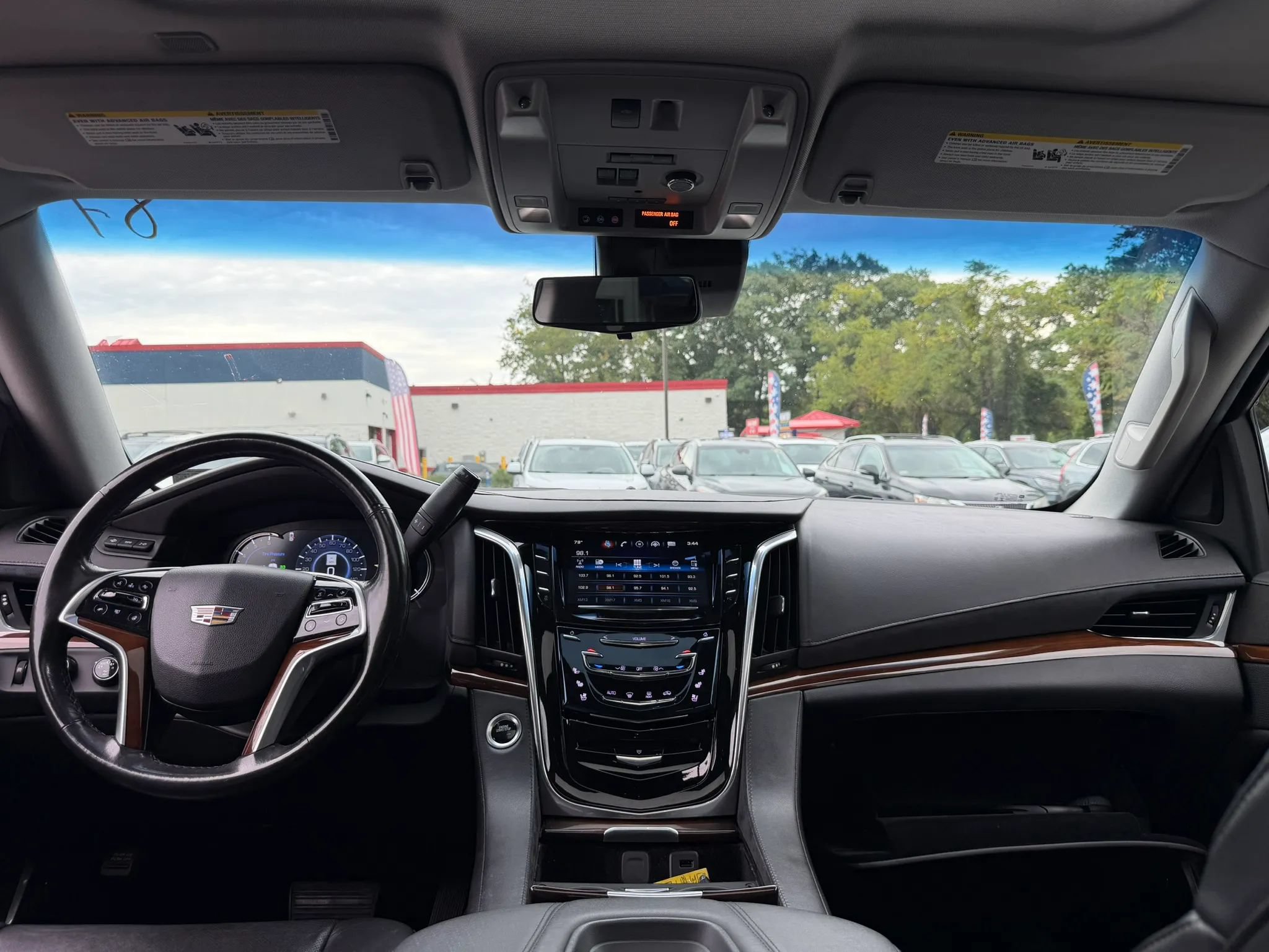 Used 2018 Cadillac Escalade Luxury AWD/4WD image 24