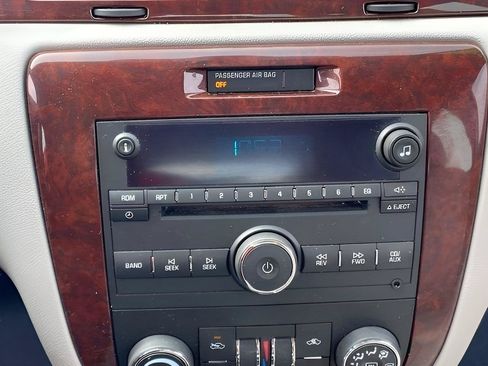 Used 2008 Chevrolet Impala LT FWD image 32