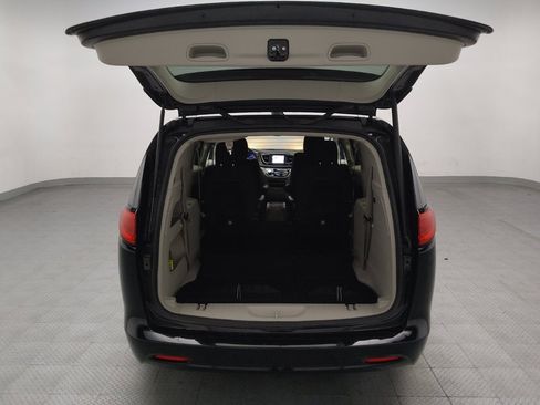 Used 2024 Chrysler Voyager LX FWD image 29