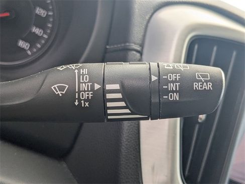 Used 2023 GMC Terrain SLT image 29