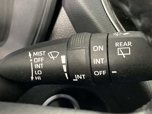 Used 2022 Toyota Corolla Cross LE AWD/4WD image 17