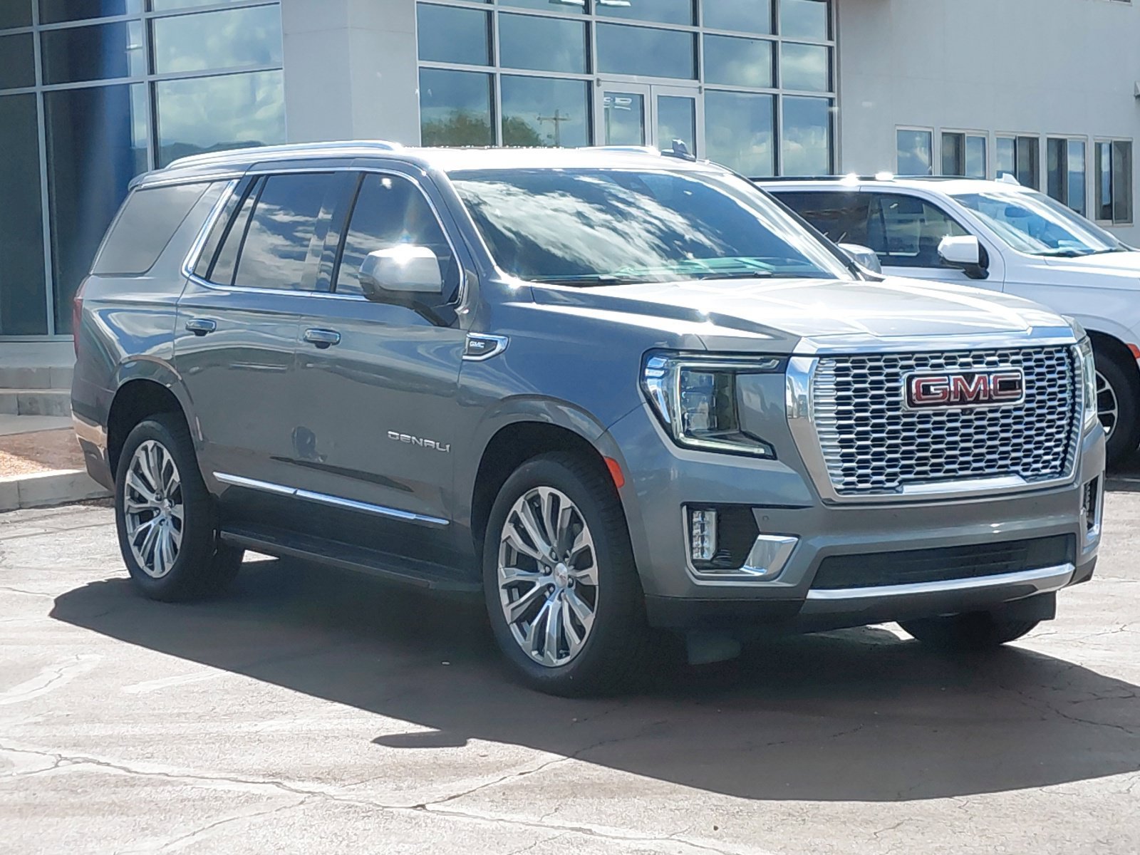 Used 2021 GMC Yukon Denali AWD/4WD image 1