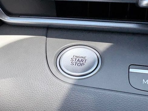 Used 2025 Hyundai Elantra SEL FWD image 16