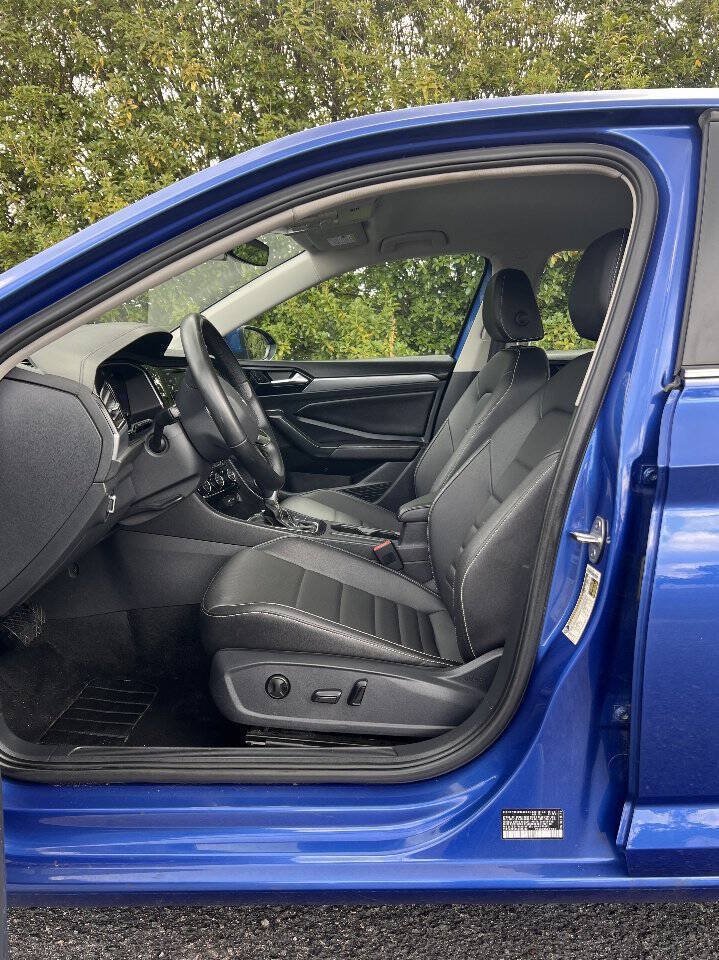 Used 2024 Volkswagen Jetta SE FWD image 13